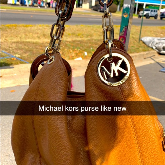 Micheal kors purse like new! No stains only worn twice! Nice bag for fall - Picture 1 of 2